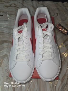 Nike Womens Court Royale W/ Red Nike Symbol. New In Box No Lid. 8W/ 6.5M